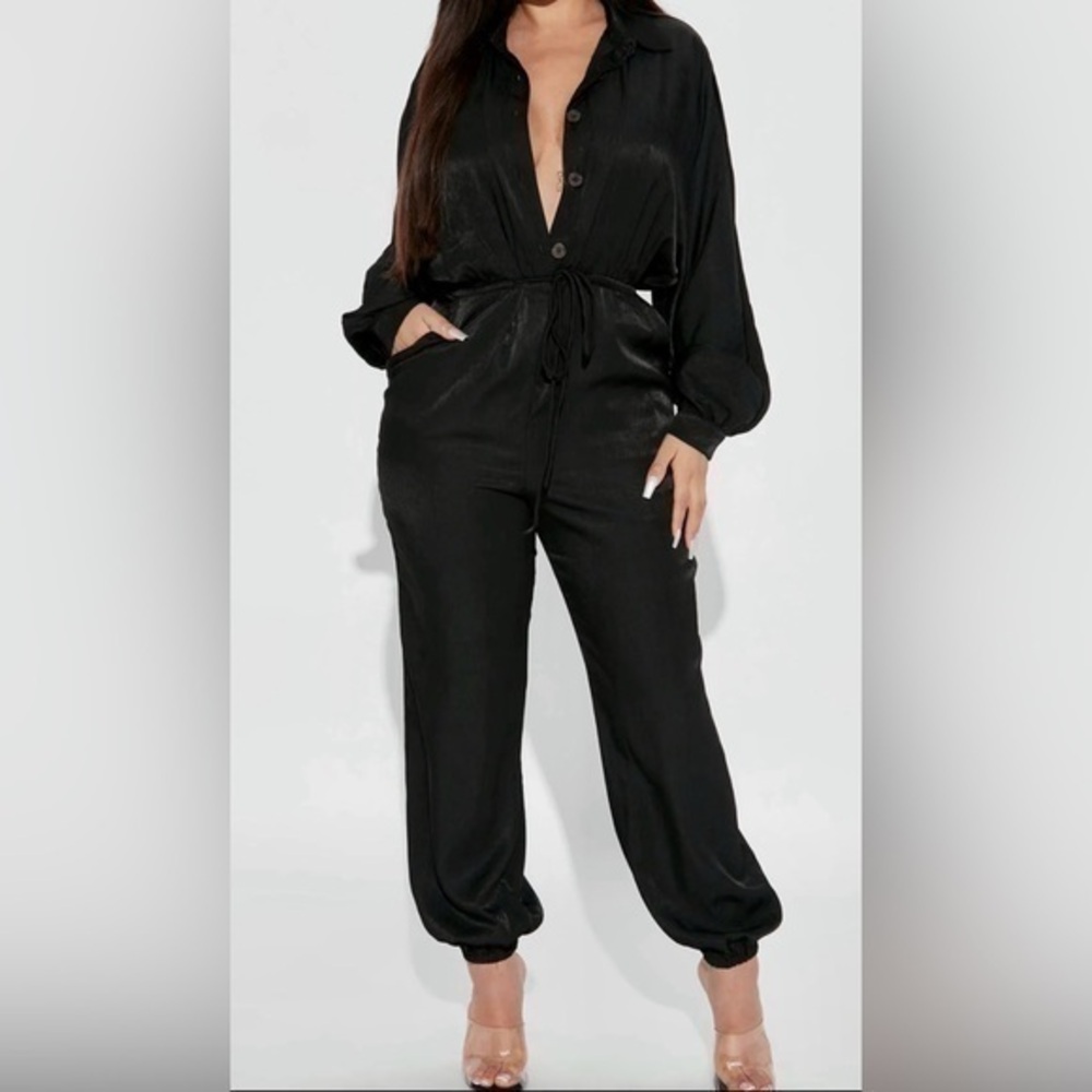 Fashion Nova ‘Always On The Go’ Black Collared Jumpsuit Button Down Size S NEW